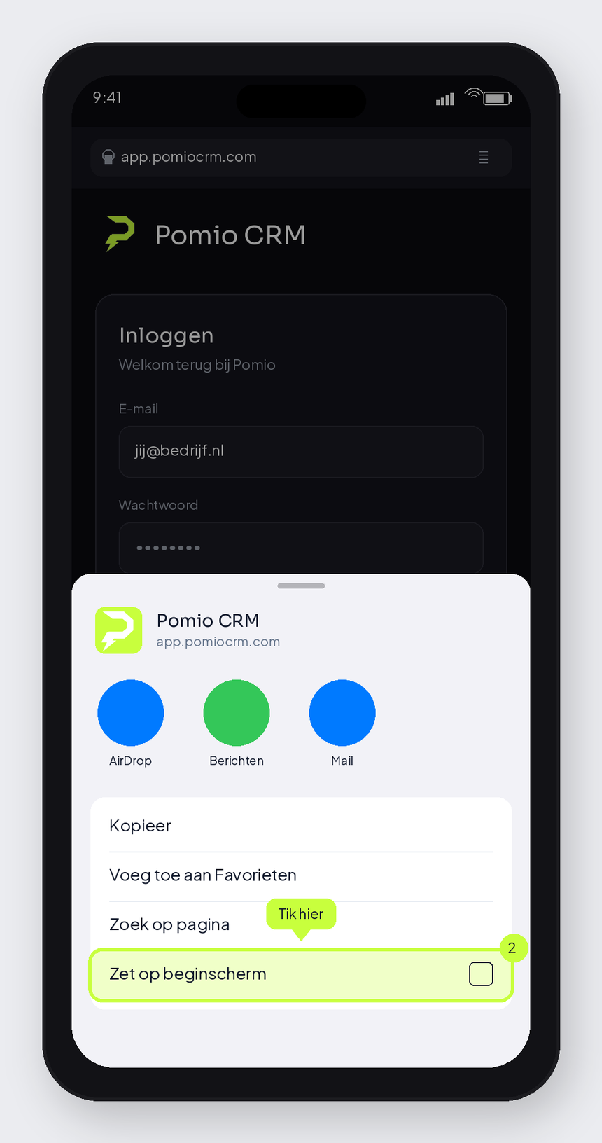 Mockup: iOS share sheet highlighting “Zet op beginscherm”, badge 2.